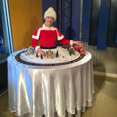  Mrs. Claus Strolling Table