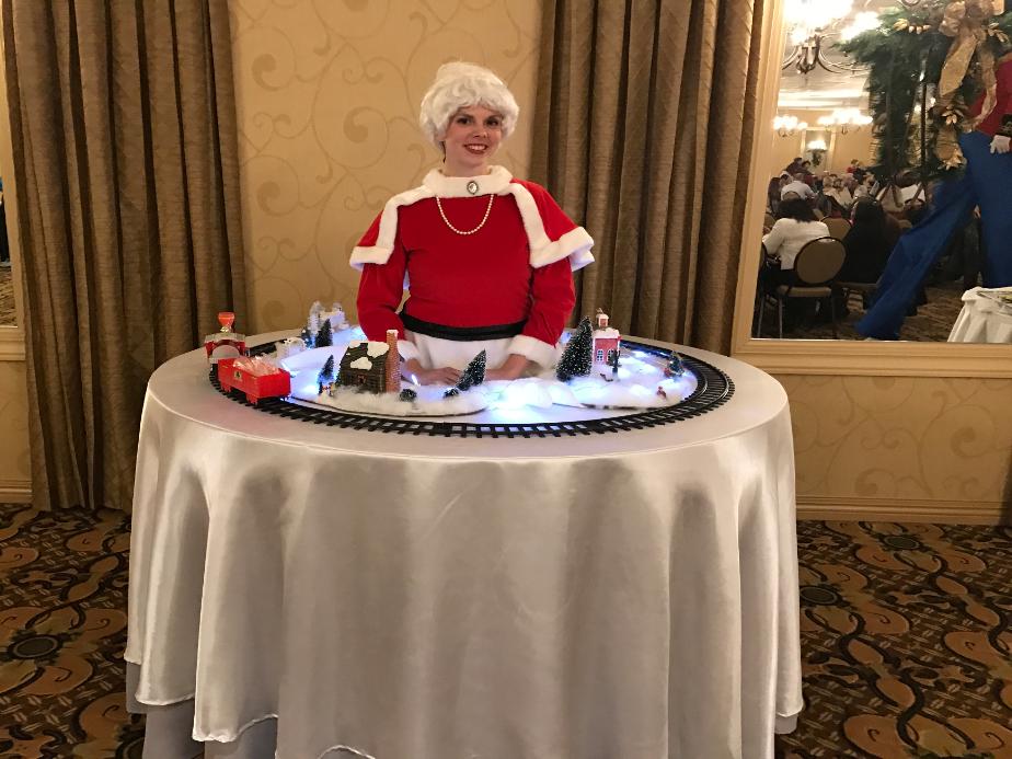 Mrs. Claus Strolling Table