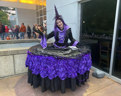Witch Strolling Table